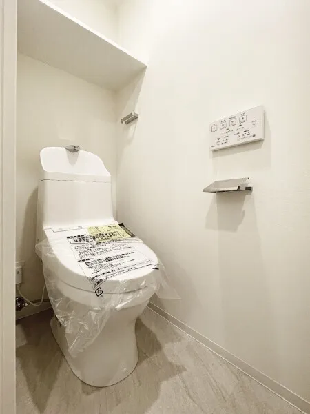 Brillia Ist Asakusa - Interior - ["Toilet seat", "Toilet", "Flooring"]