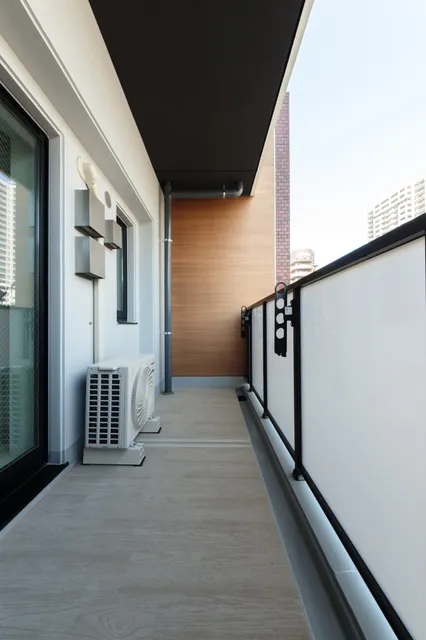 El Sereno Yokohama - Interior - ["Composite material", "Balcony", "Metal"]