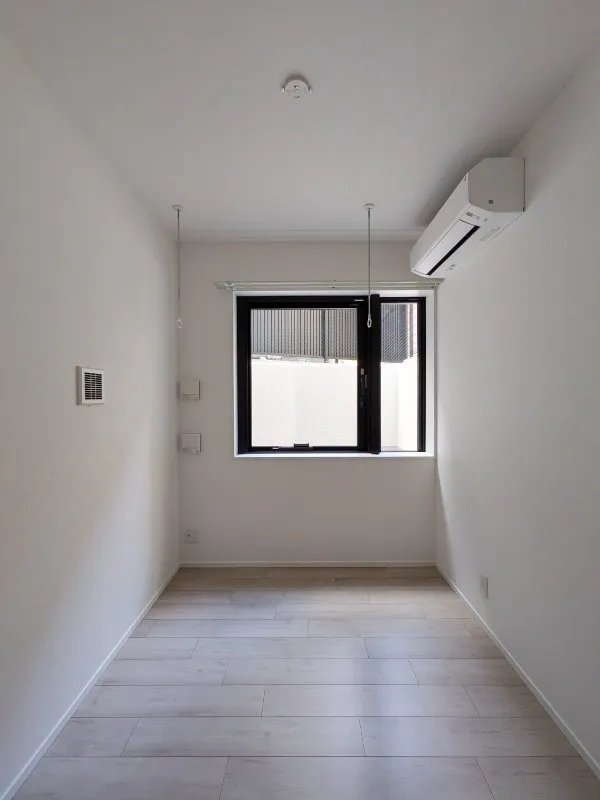 HJ Crown I - Interior - ["Wall", "Flooring", "Floor"]