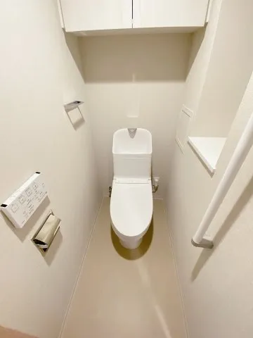 Proud Flat Ueno Matsugaya - Interior - ["Automotive design", "Wood", "Floor"]