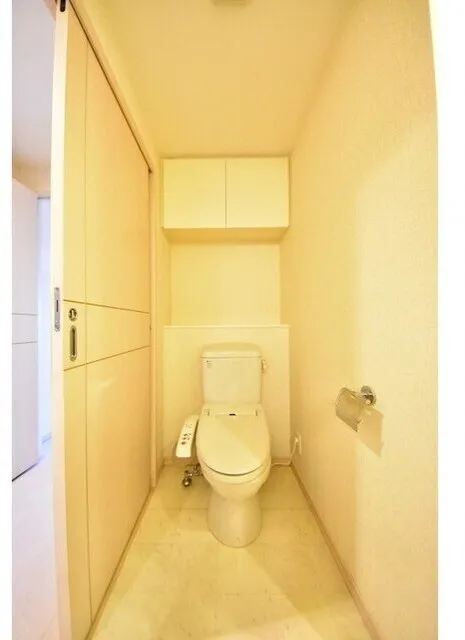 Feel A Shibuya - Interior - ["Toilet seat", "Flooring", "Toilet"]