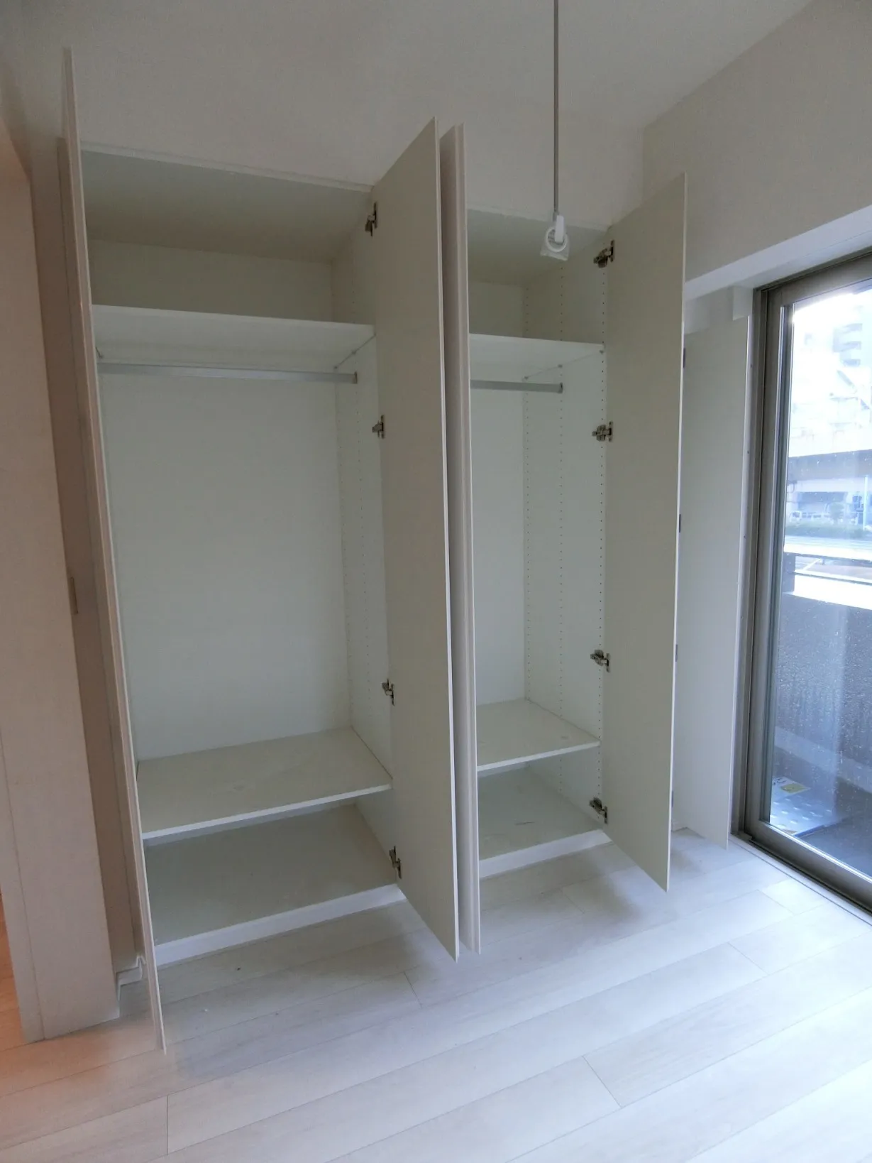 Le Fon Blanche Shinagawa Minamioi - Interior - ["Furniture", "Fixture", "Window"]