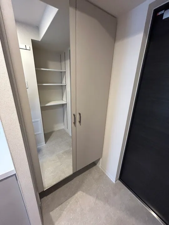 Eslead Residence Osaka Tanimachi The Marks - Interior - ["Wood", "Flooring", "Floor"]