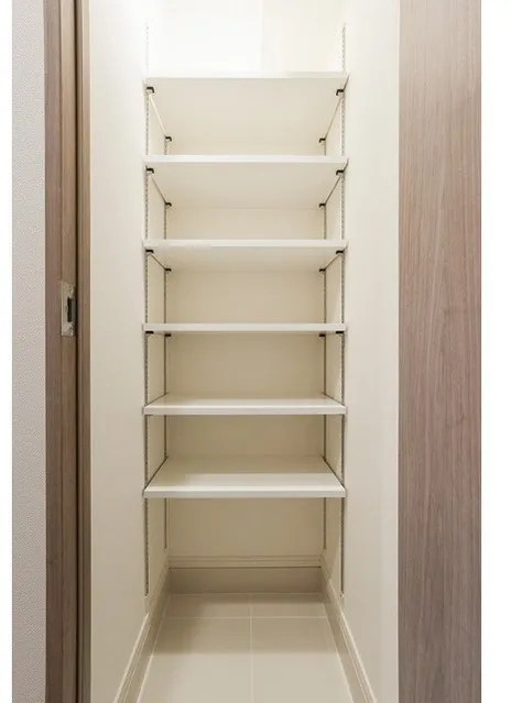 BPR Residence Oshima - Interior - ["Shelf", "Shelving", "Wood"]