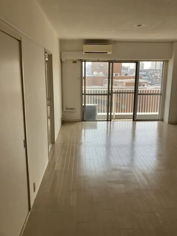 Famille Hisakata - Interior - ["Flooring", "Wood", "Floor"]