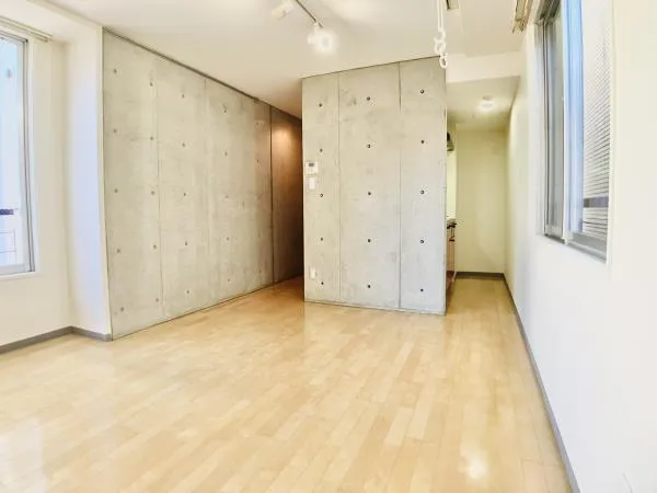 Blanche Kanamecho - Interior - ["Wall", "Flooring", "Floor"]