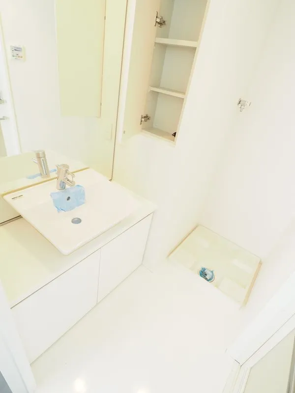 Residia Meguro Ⅲ - Interior - ["Mirror", "Cabinetry", "Sink"]