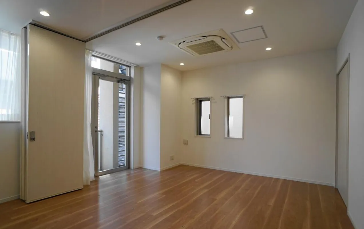 Qu4ttro Arca Kudan (Quatro Arca 9th Dan) - Interior - ["Flooring", "Wood flooring", "Floor"]