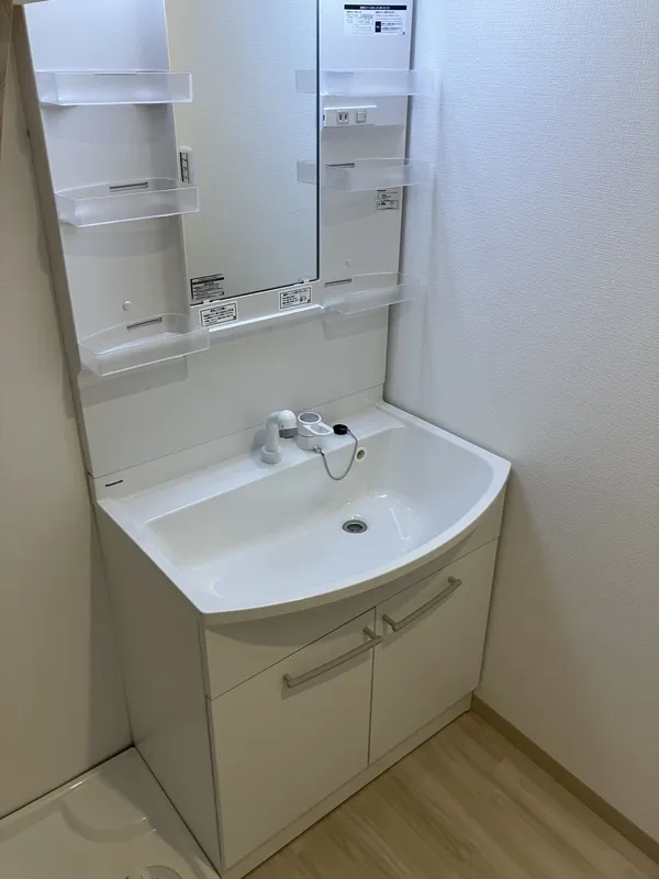Sonnenheim Kitasuna - Interior - ["Bathroom Sink", "Plumbing fixture", "Bathroom cabinet"]