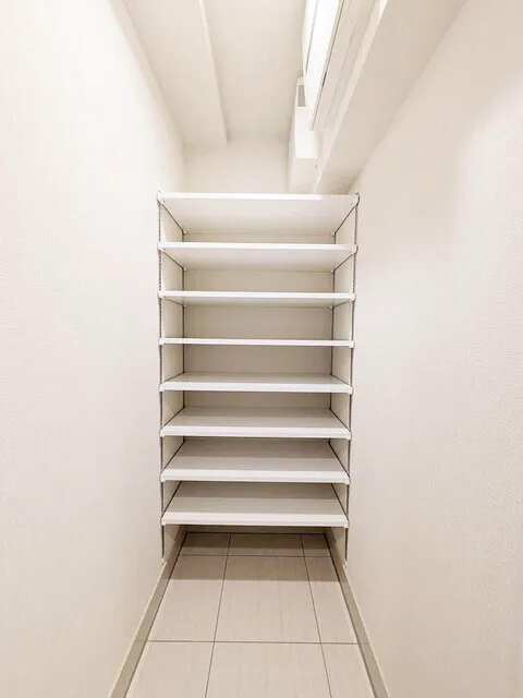 Comforia Shibaura MOKU - Interior - ["Flooring", "Shelving", "Floor"]