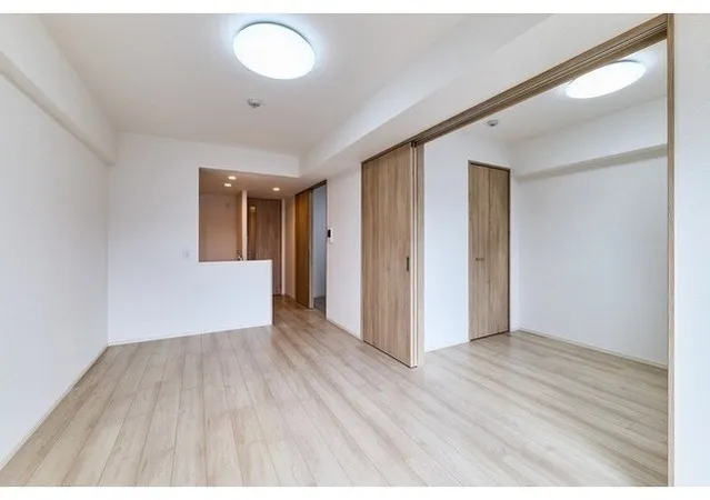 Due Oku - Interior - ["Flooring", "Floor", "Wood flooring"]