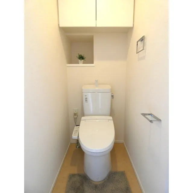 Grantail Yoyogi - Interior - ["Toilet seat", "Toilet", "Plumbing fixture"]