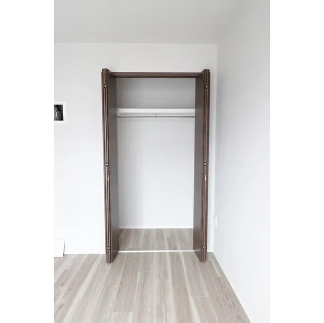 Globel The Cress Oshiage - Interior - ["Fixture", "Building", "Door"]