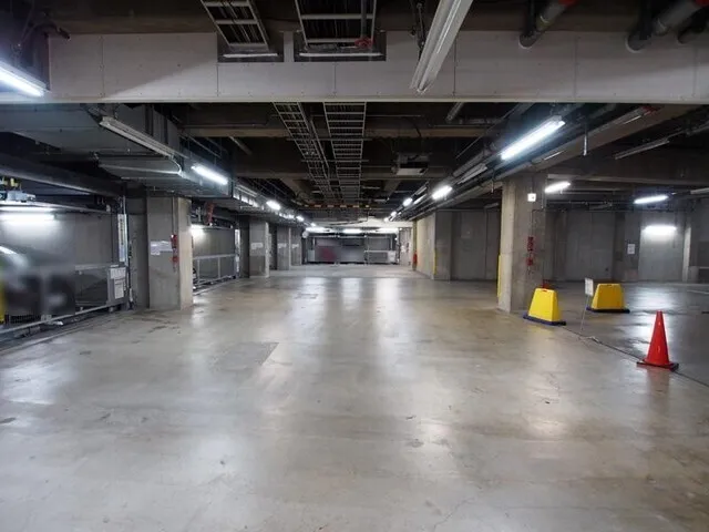 MFPR Meguro Tower - Other - ["Floor", "Parking lot", "Fluorescent lamp"]