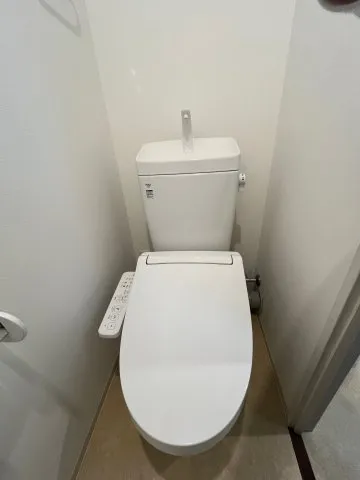 El Faro Otsuka IV - Interior - ["Toilet seat", "Toilet", "Bathroom"]