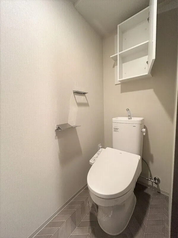 Blanchiesta Kiba - Interior - ["Toilet seat", "Plumbing fixture", "Toilet"]