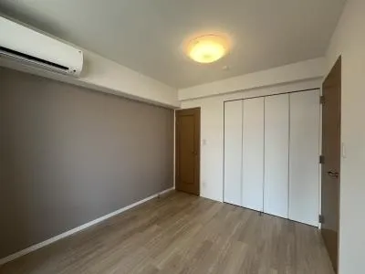 River City 21 East Towers II - Interior - ["Property", "Building", "Wood"]