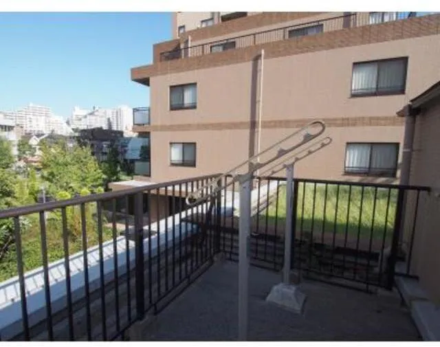 MFPR Meguro Tower - Interior - ["Apartment", "Handrail", "Urban design"]