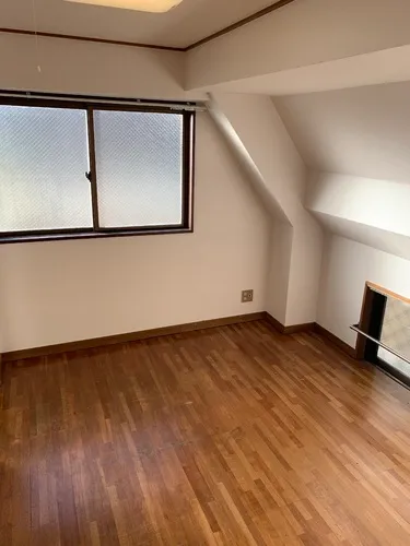 King Building - Interior - ["Window", "Wood", "Shade"]
