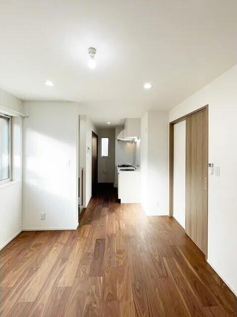 Covent Garden - Interior - ["Flooring", "Floor", "Wood flooring"]