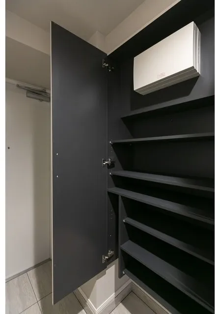 La Douceur Sugamo West - Interior - ["Wood", "Grey", "Shelving"]