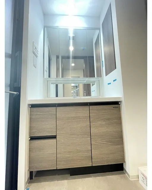 Comforia Liv Nagafukucho - Interior - ["Bathroom cabinet", "Flooring", "Interior design"]