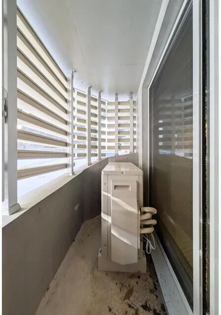 Grand Paseo Yoyogi Uehara II - Interior - ["Composite material", "Window covering", "Window blind"]