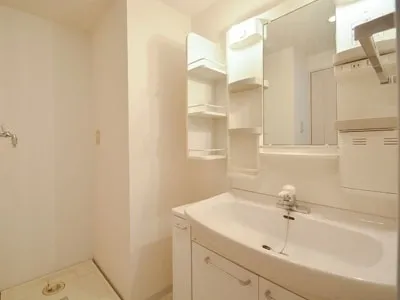Across Meguro Tower - Interior - ["Wall", "Flooring", "Floor"]