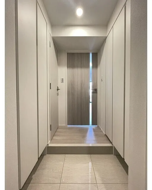 Comforia Nakakasai - Interior - ["Flooring", "Floor", "Ceiling"]