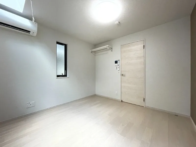 Mare Meidaimae II - Interior - ["Flooring", "Floor", "Ceiling"]