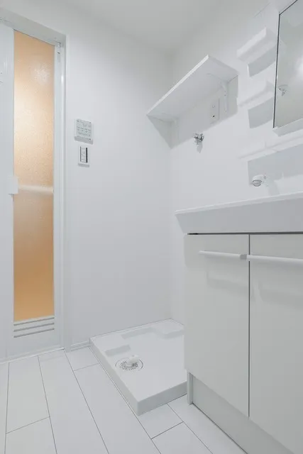 Aglaia Shinjuku Yokoteracho - Interior - ["Flooring", "White", "Floor"]