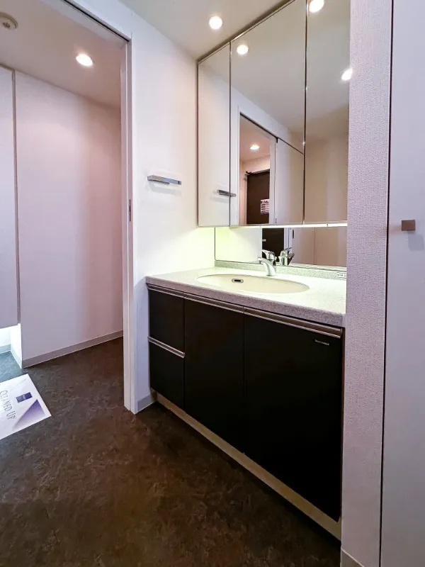 Residia Nakaochiai - Interior - ["Flooring", "Interior design", "Floor"]