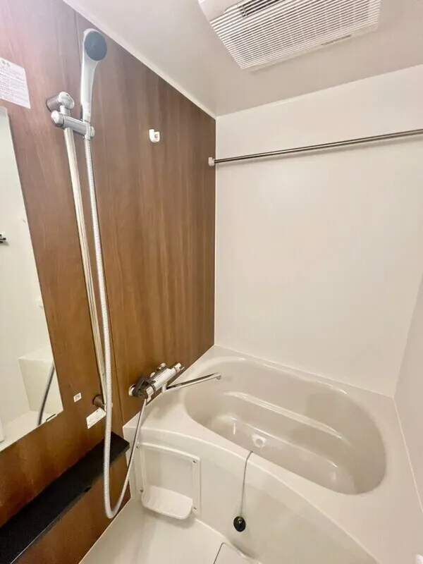 Struth Haneda - Interior - ["Plumbing fixture", "Flooring", "Floor"]