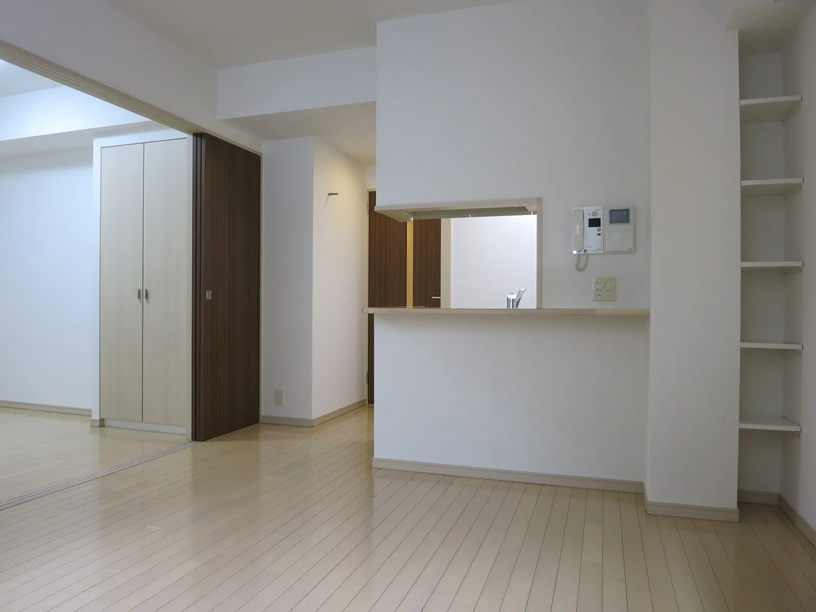 Doue Ginza East I - Interior - ["Hall", "Wood", "Fixture"]