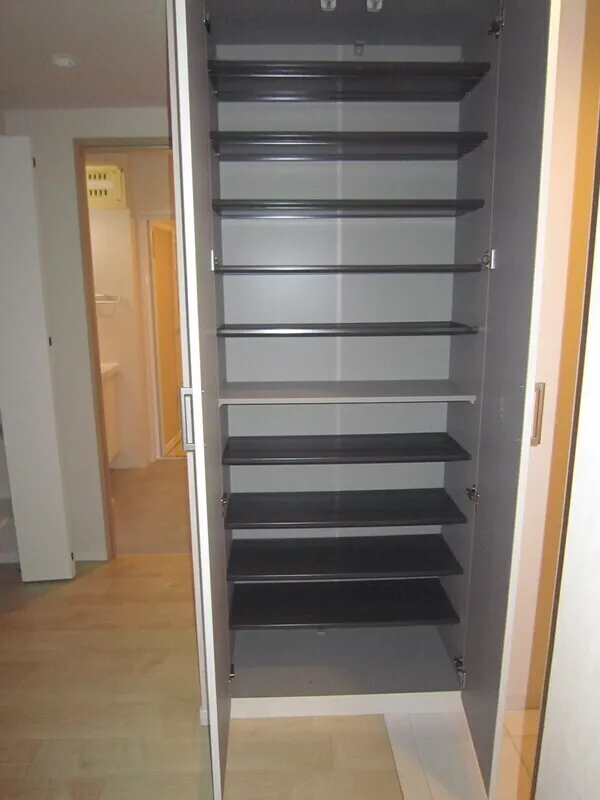 Court Hills Takanawa - Interior - ["Shelving", "Flooring", "Shelf"]