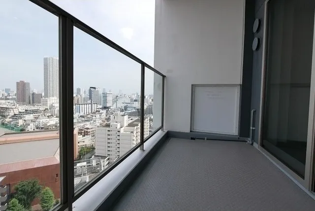 Comforia Shinjuku East Side Tower - Interior - ["Building", "Sky", "Window"]