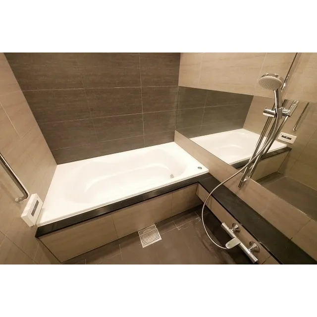 Comforia Shinjuku East Side Tower - Interior - ["Tap", "Plumbing fixture", "Bathroom sink"]