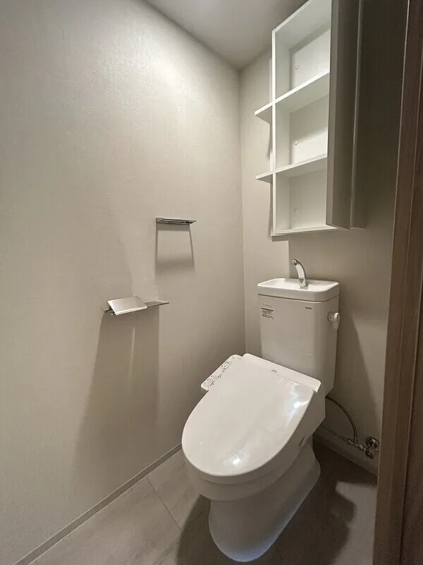 Blanchiesta Kiba - Interior - ["Toilet seat", "Toilet", "Plumbing fixture"]