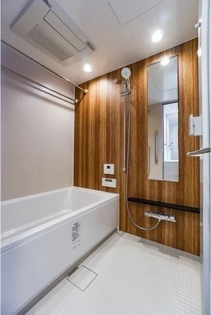 Due Machiya - Interior - ["Building", "Mirror", "Furniture"]