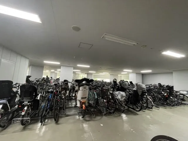 Capital Mark Tower - Other - ["Bicycle", "Bicycle tire", "Bicycle frame"]
