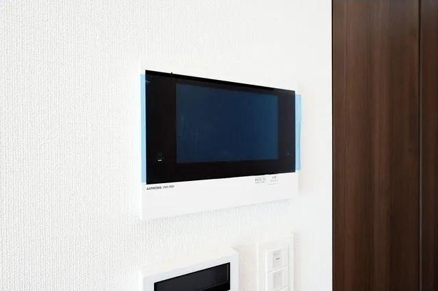 Gran Casa Minowa IV - Interior - ["Television", "Output device", "Rectangle"]