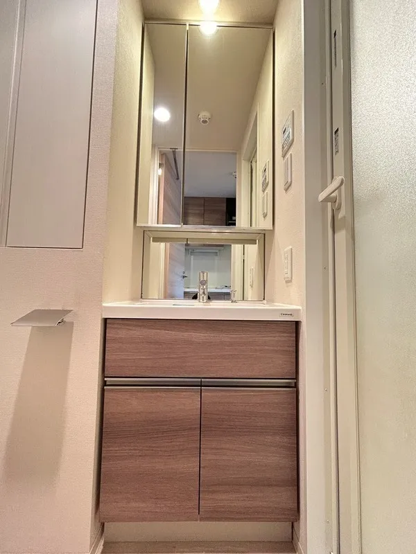 BLESS Kamiikebukuro - Interior - ["Wood", "Interior design", "Flooring"]