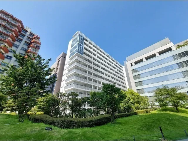 Comforia Higashi-Shinjuku - Exterior - ["Building", "Daytime", "Urban area"]