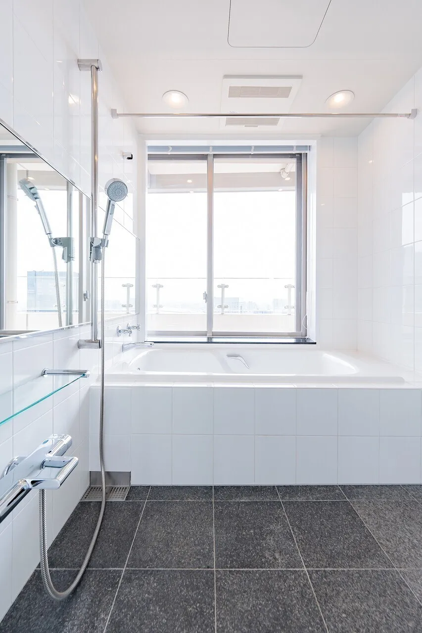 La Tour Shiodome - Interior - ["Flooring", "Interior design", "Plumbing fixture"]