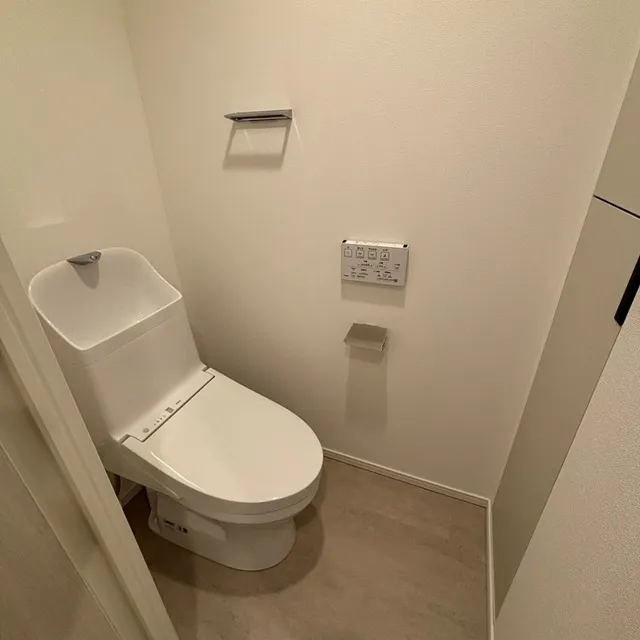Park Axis Shinjuku Nishiochiai - Interior - ["Toilet seat", "Flooring", "Toilet"]