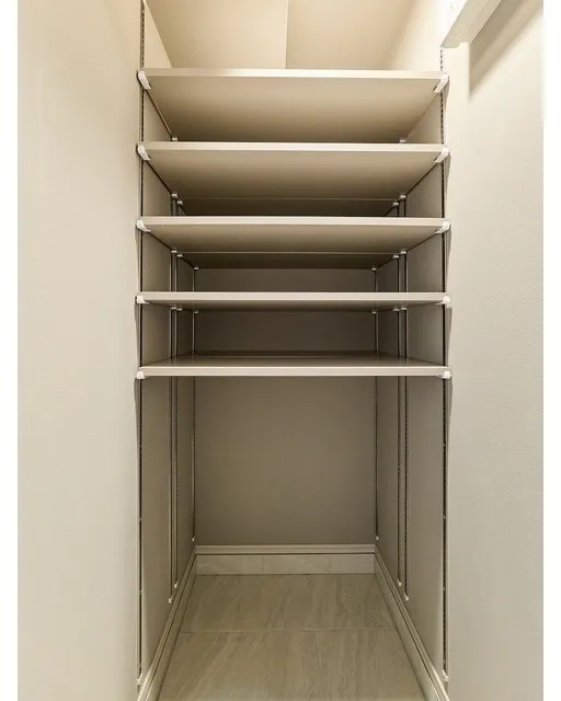 Baus Flats Kuramae - Interior - ["Shelving", "Shelf", "Wood stain"]