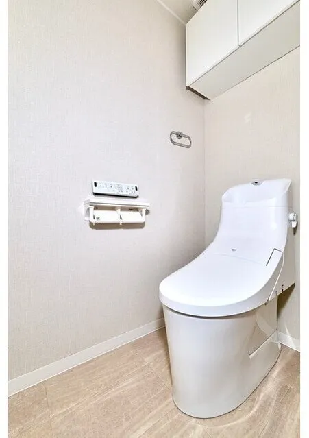Comforia Takenotsuka East - Interior - ["Toilet seat", "Flooring", "Toilet"]