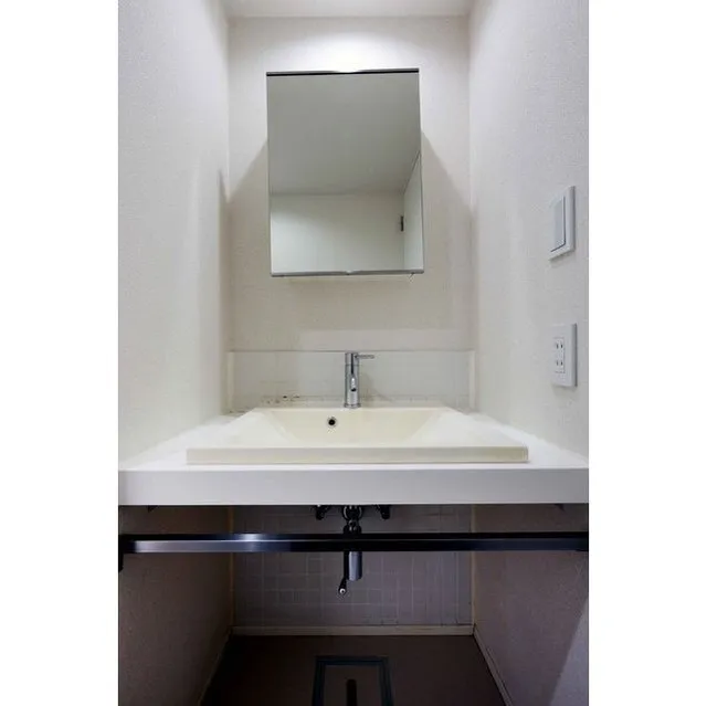 FULL HOUSE MONZENNAKACHO - Interior - ["Tap", "Sink", "Mirror"]