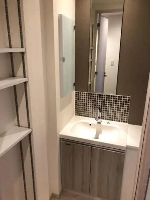 GLACIER Jimbocho - Interior - ["Mirror", "Sink", "Property"]