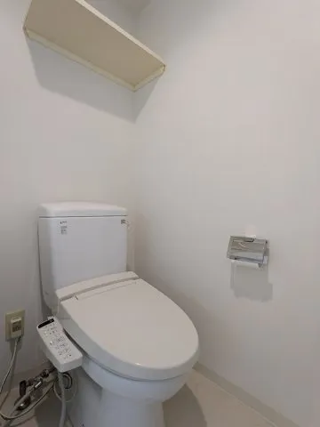 Garden Haginaka - Interior - ["Plumbing fixture", "Toilet seat", "Bathroom"]